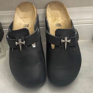 Birkenstock Boston Oiled Leather Clogs   Fit Size 38  or 7- 7.5 US WIDTH  A-B